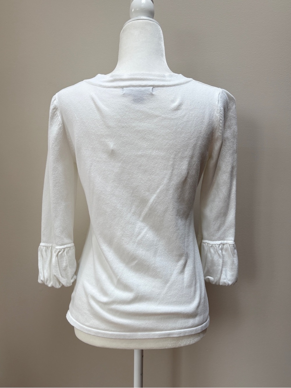 August Silk Crisp White Scoop Neck Ruffle Cuff Knit Lightweight Sweater - Picture 4 of 8